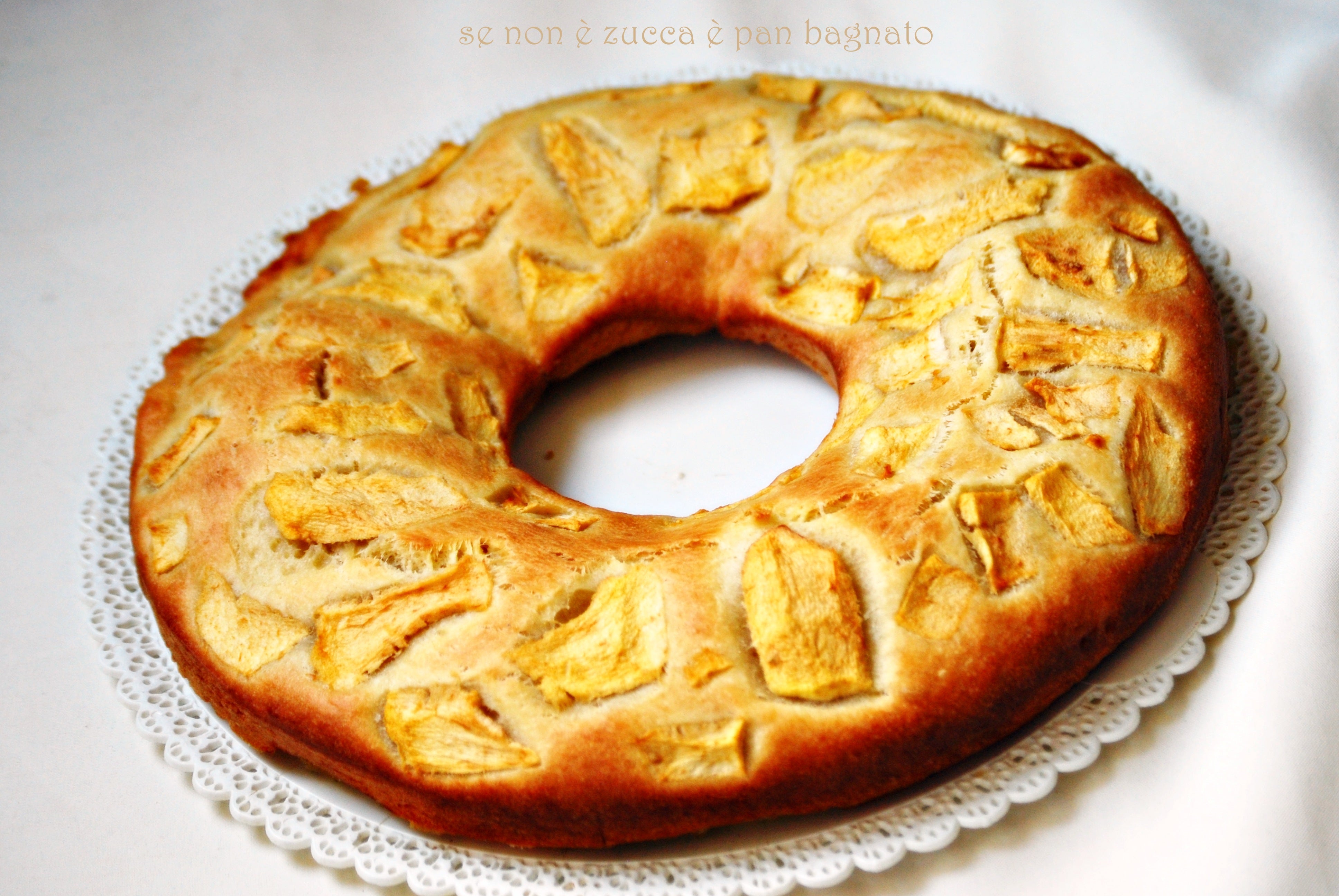 Ciambella di mele con licoli